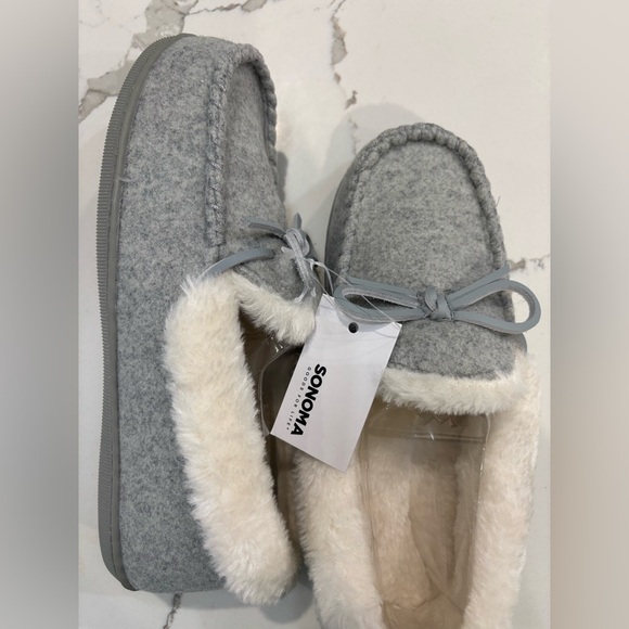 Sonoma Woman’s Size M 7/8 Grey Fleece Lined Moccasins Slippers Faux Suede NEW - Picture 5 of 6
